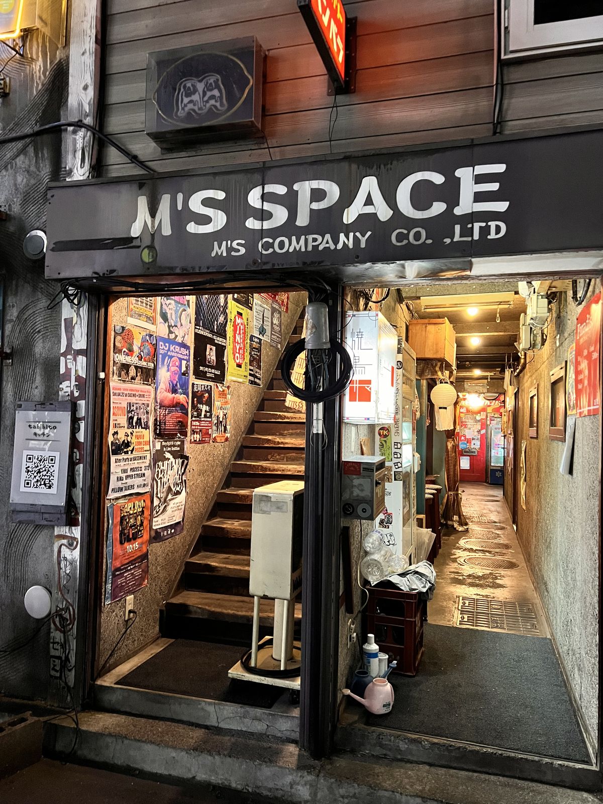 札幌・南2条西7丁目の路地裏に佇む店舗