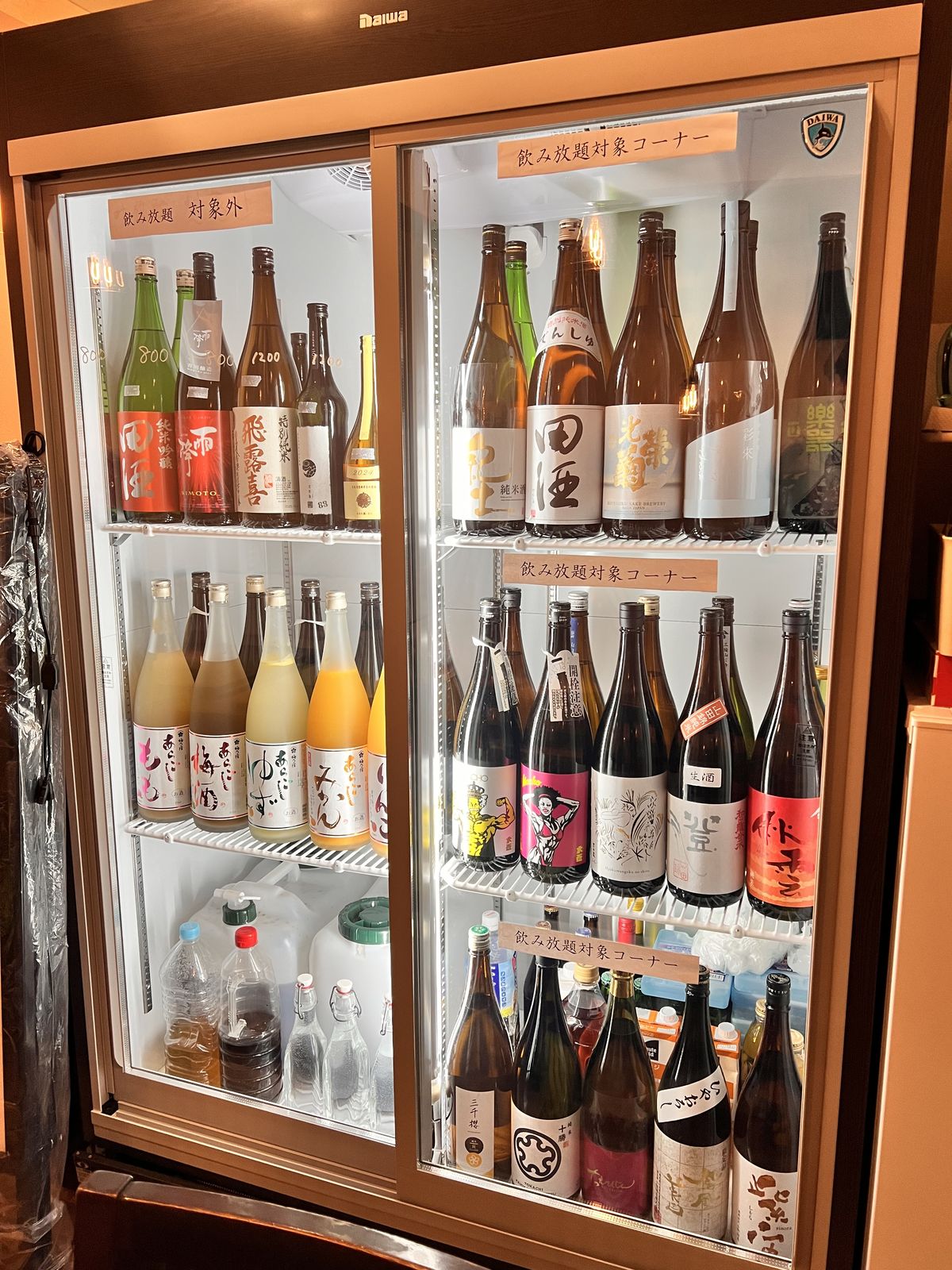 店内の日本酒コレクション